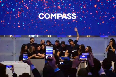 Compass realizou o tradicional toque da campainha nesta segunda-feira (11)