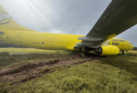 Avião cargueiro da Gol sai da pista no aeroporto de Salvador