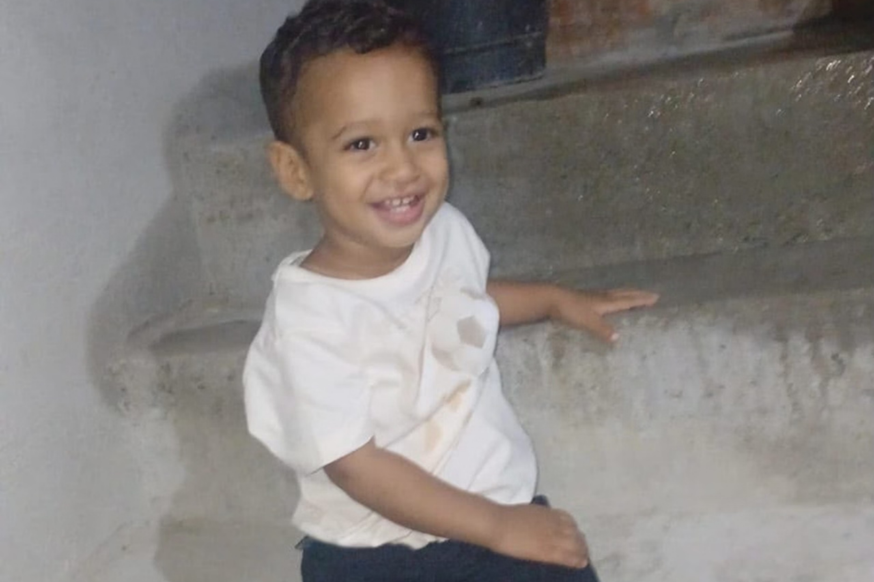 Homem de 19 anos é conduzido à delegacia após morte de bebê por cerol na Grande BH