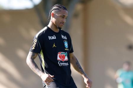 João Pedro durante treino com a Seleção Brasileira em 2026
