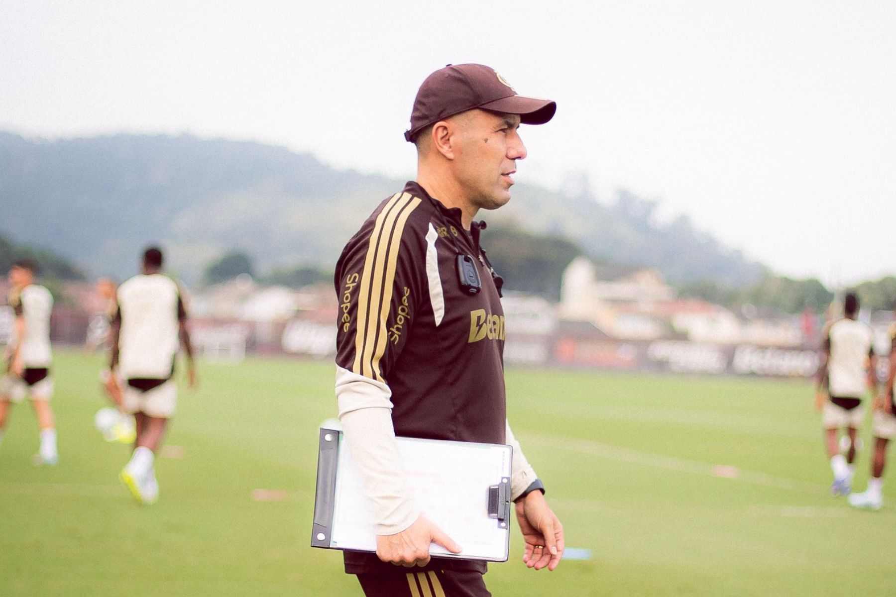 Classificado na Libertadores, Leonardo Jardim projeta decisão do Flamengo no Brasileiro