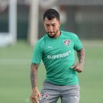 Últimos treinos podem ser decisivos para retorno de meia no Fluminense