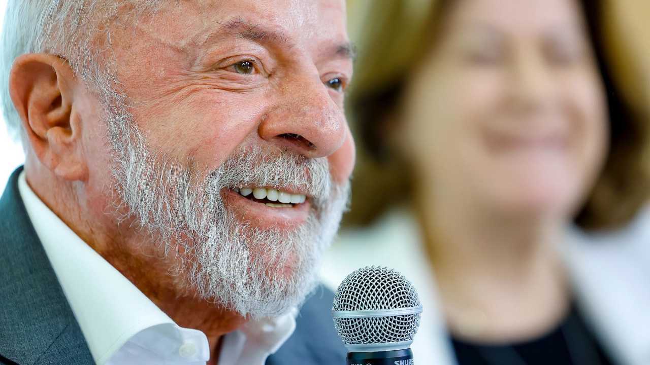 Lula afirma que Trump não pode 'governar o mundo por Twitter' | Rádio ...