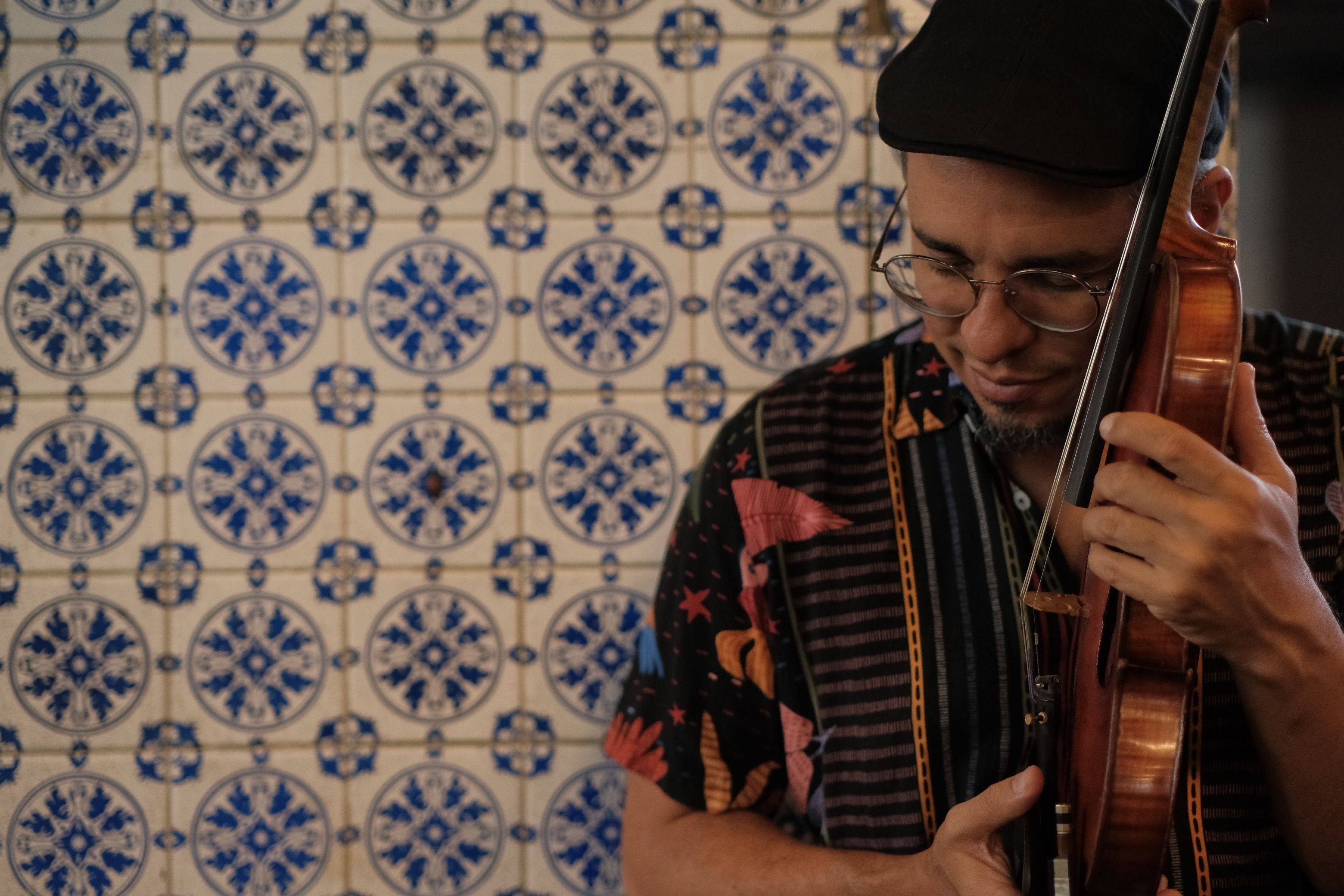 A reinvenção do violino: Matheus Félix celebra 25 anos de carreira com show em Belo Horizonte