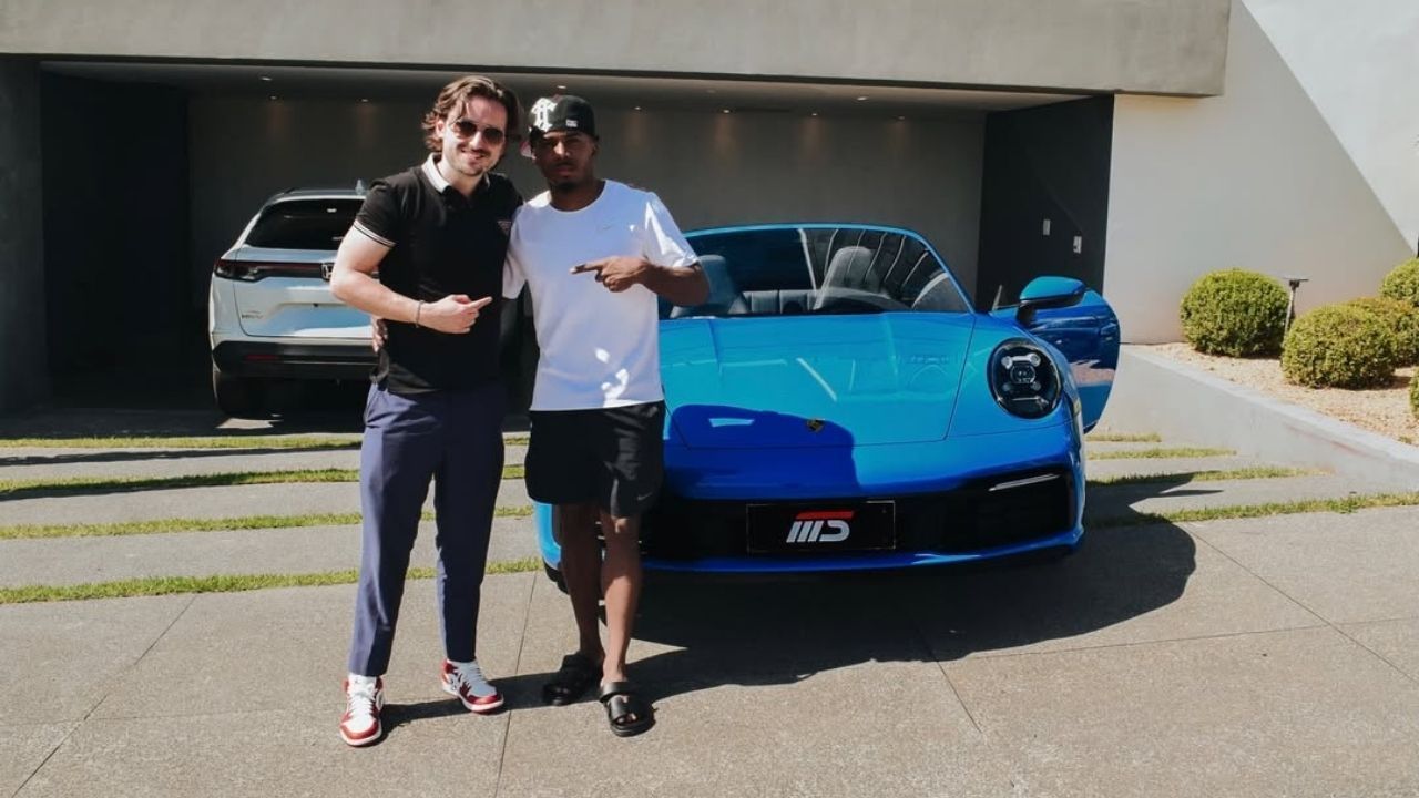 Cria do Atlético compra Porsche avaliada em cerca de R$ 1 milhão após título na Europa