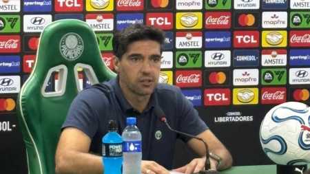 Abel Ferreira em entrevista coletiva no Nubank Park, estádio do Palmeiras