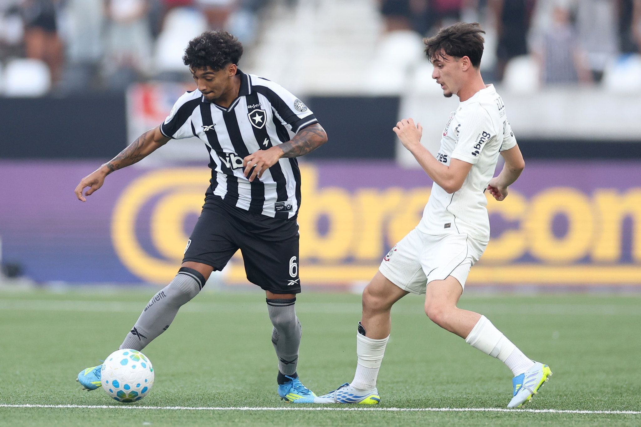 Botafogo perde dois titulares por cartão para o próximo jogo do Campeonato Brasileiro