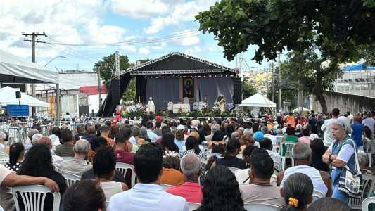 Missa do Trabalhador reúne fiéis e celebra emprego com bênção de carteiras, na Grande BH • Foto: Gustavo Cícero | Itatiaia
