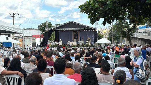 Missa do Trabalhador reúne fiéis e celebra emprego com bênção de carteiras, na Grande BH • Foto: Gustavo Cícero | Itatiaia