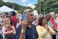Missa do Trabalhador reúne fiéis e celebra emprego com bênção de carteiras, na Grande BH