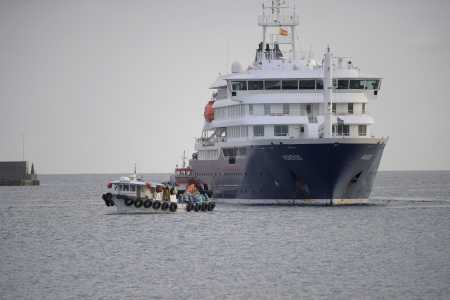 Navio com surto de hantavírus deve concluir retirada de passageiros nesta segunda (11)