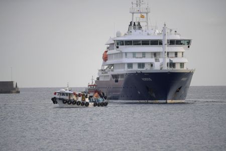 Navio com surto de hantavírus deve concluir retirada de passageiros nesta segunda (11)