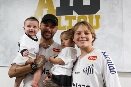 Neymar junto de Davi Lucca, Mavie e Helena • Reprodução | Redes Sociais
