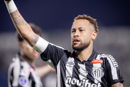Neymar em partida com o Santos