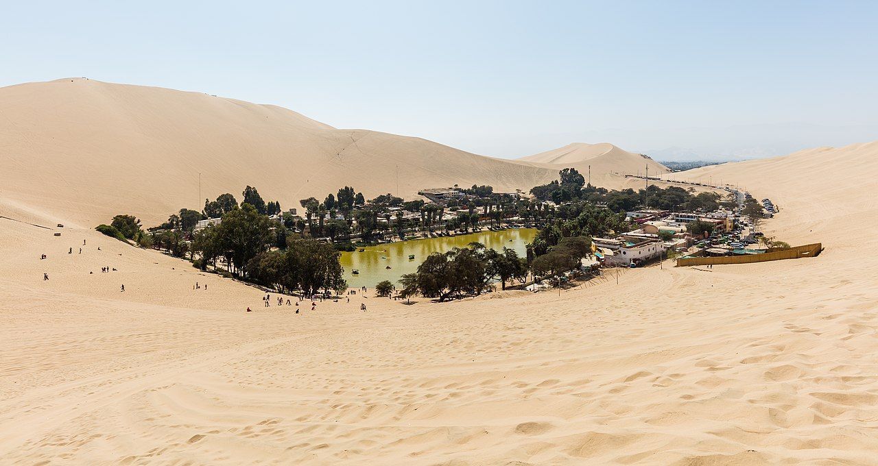 Huacachina: conheça o oásis natural no meio do deserto do Peru