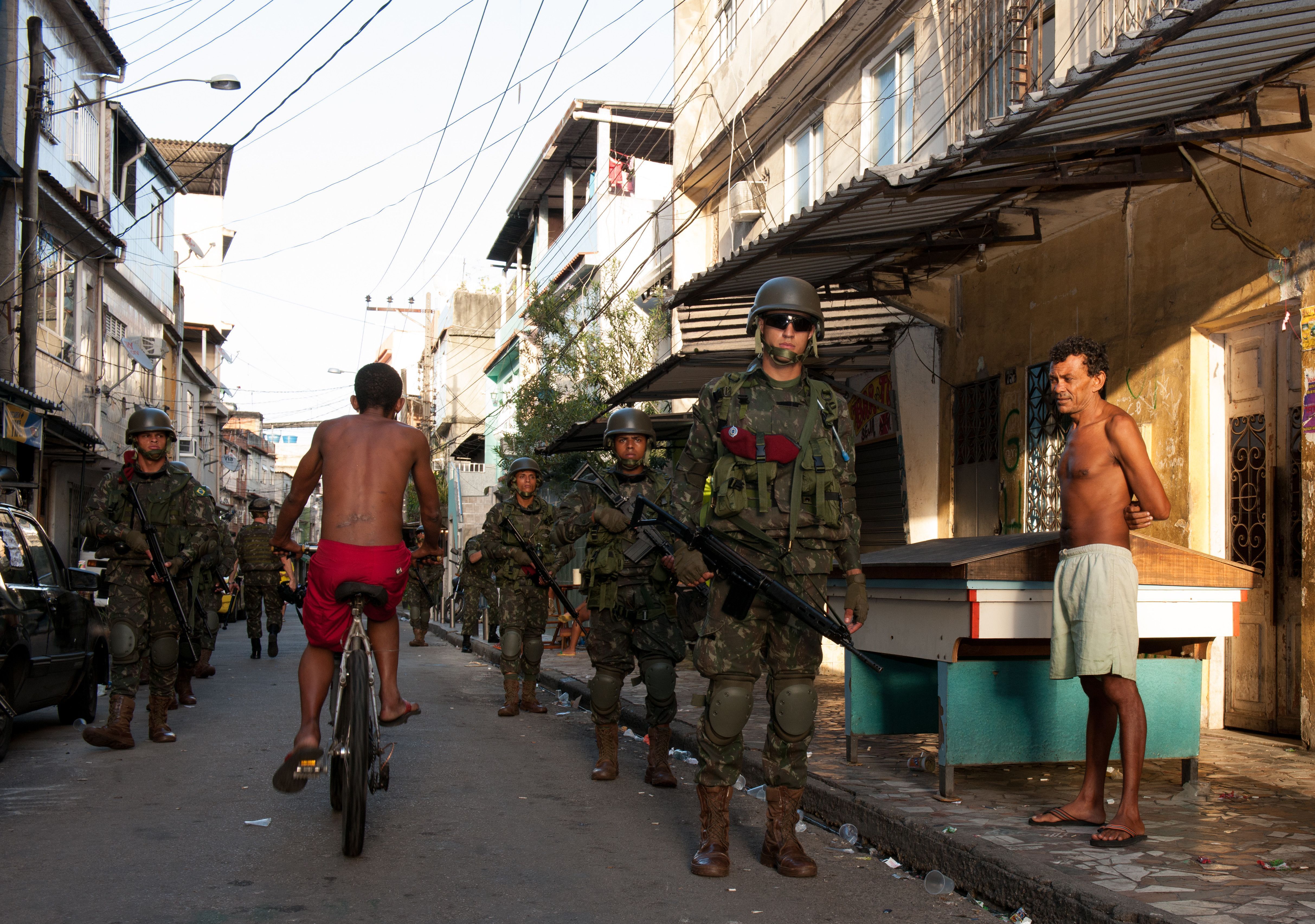 Decisão dos EUA sobre PCC e CV pode afetar pesquisas acadêmicas, alertam cientistas