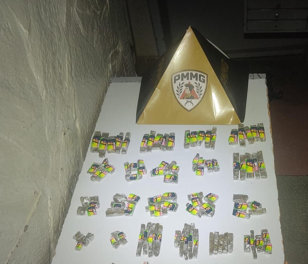 Adolescente é apreendido com tabletes de maconha em bairro de Montes Claros
