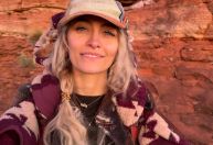 Após briga por herança, filha de Michael Jackson, Paris Jackson, lança single