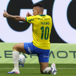 Palmeiras vence Chapecoense pelo Brasileiro com um a menos e polêmicas no fim
