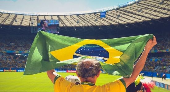 Pesquisa mostra que brasileiros acreditam mais no país do que estrangeiros; confira