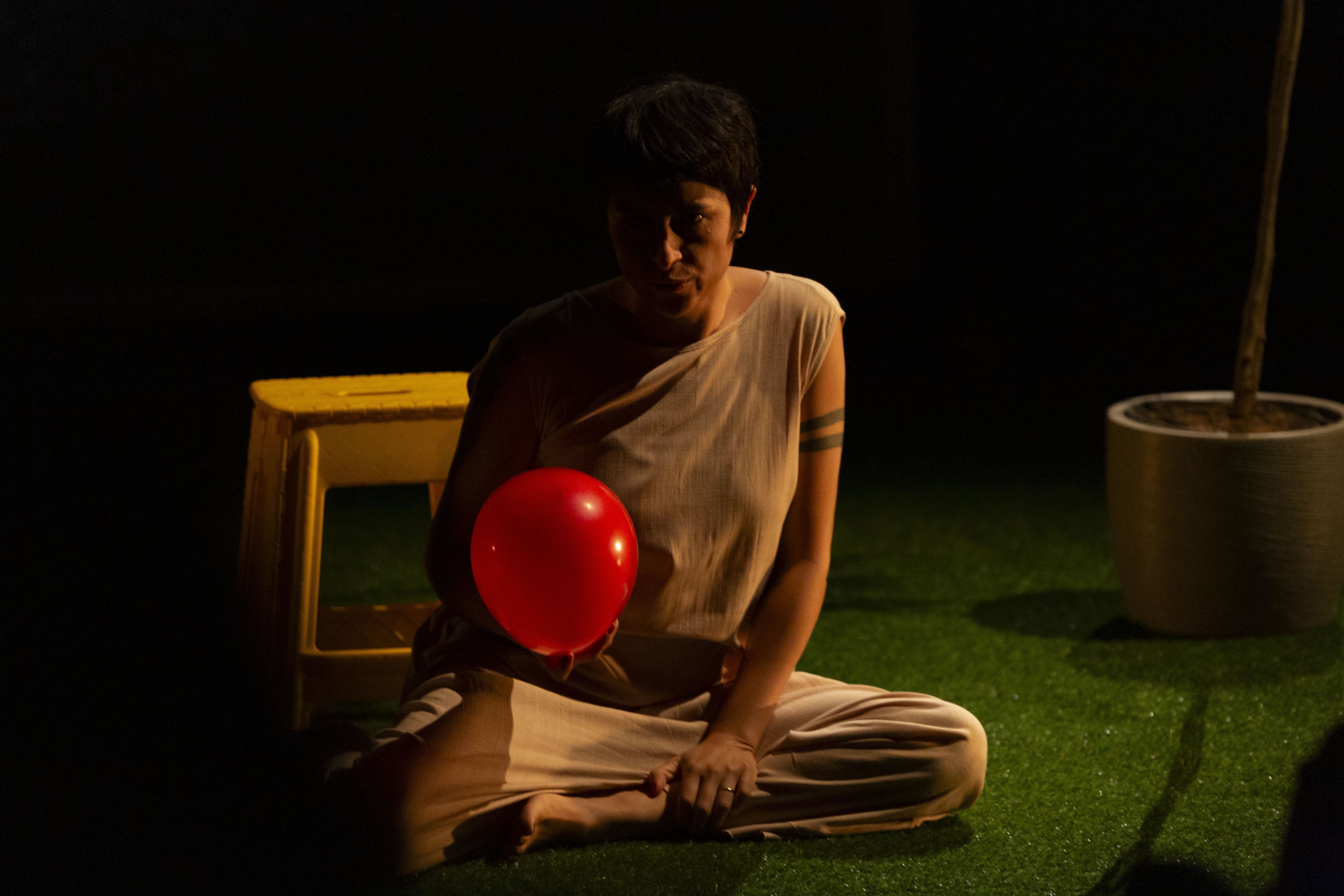 Luto materno e reflexão: espetáculo 'Quadra 16' ocupa o Teatro Marília em maio