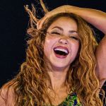 Shakira faz show para 2 milhões de pessoas e leva Copacabana ao delírio