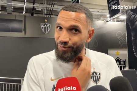 Everson, goleiro do Atlético, em zona mista na Arena MRV