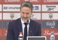 Técnico do Panamá discute em coletiva por ausência de atacante do Botafogo na Copa