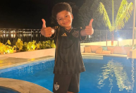 Filho de Fred aparece com camisa do Atlético em meio à negociação com clube
