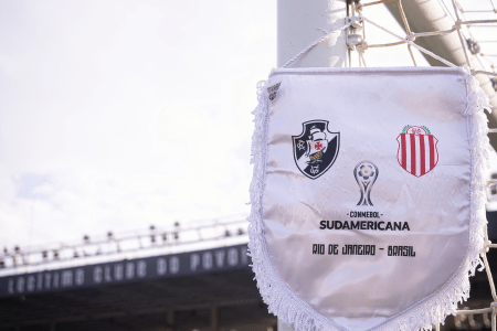 Flâmula do jogo entre Vasco e Barracas Central