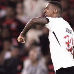 Com poucos meses de contrato, zagueiro se torna carrasco de rivais do Vasco