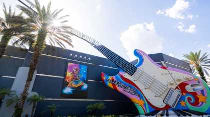 A tradicional montanha-russa Rock ‘n’ Roller Coaster ganhou nova temática inspirada nos Muppets