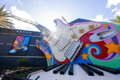 A tradicional montanha-russa Rock ‘n’ Roller Coaster ganhou nova temática inspirada nos Muppets