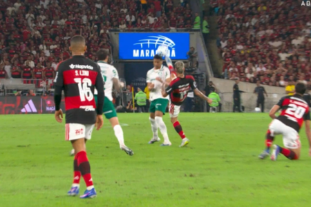 Carrascal é expulso em Flamengo x Palmeiras