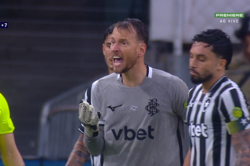 Goleiro do Botafogo é expulso por motivo inusitado em jogo contra o Bahia