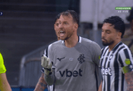 Goleiro do Botafogo é expulso por motivo inusitado em jogo contra o Bahia