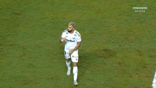 Gabigol faz gesto obsceno em Santos x Vitória • Reprodução/sportv