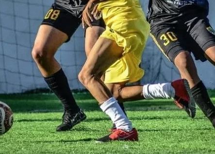 Futebol de fim de semana sem preparo físico aumenta risco de lesões e fadiga