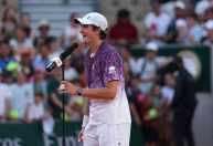 João Fonseca reage a duelo histórico com Novak Djokovic em Roland Garros