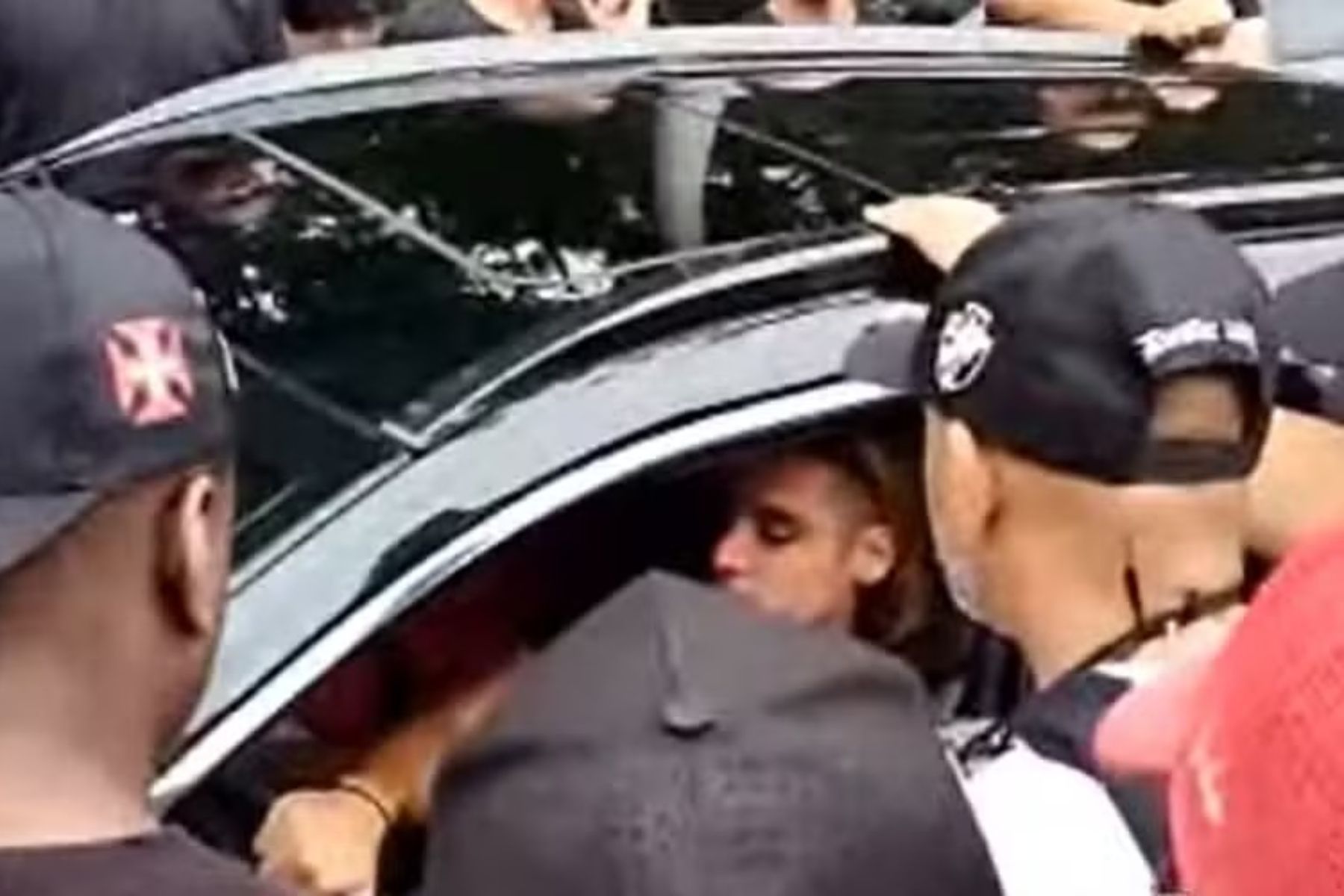 Jogadores do Vasco são cobrados no CT após goleada sofrida em casa
