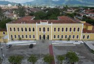 UVA-CE abre edital para professores com salários de até R$ 7,6 mil; veja disciplinas
