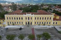 UVA-CE abre edital para professores com salários de até R$ 7,6 mil; veja disciplinas