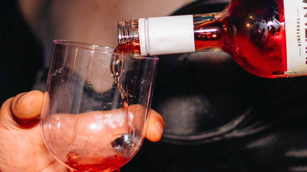 Festival do Vinho promove gastronomia e música na Praça José Mendes Jr. neste sábado (16)