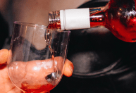 Festival do Vinho promove gastronomia e música na Praça José Mendes Jr. neste sábado (16)