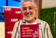 Psicólogo lança livro que propõe transformar a solidão em ponto de partida para o encontro