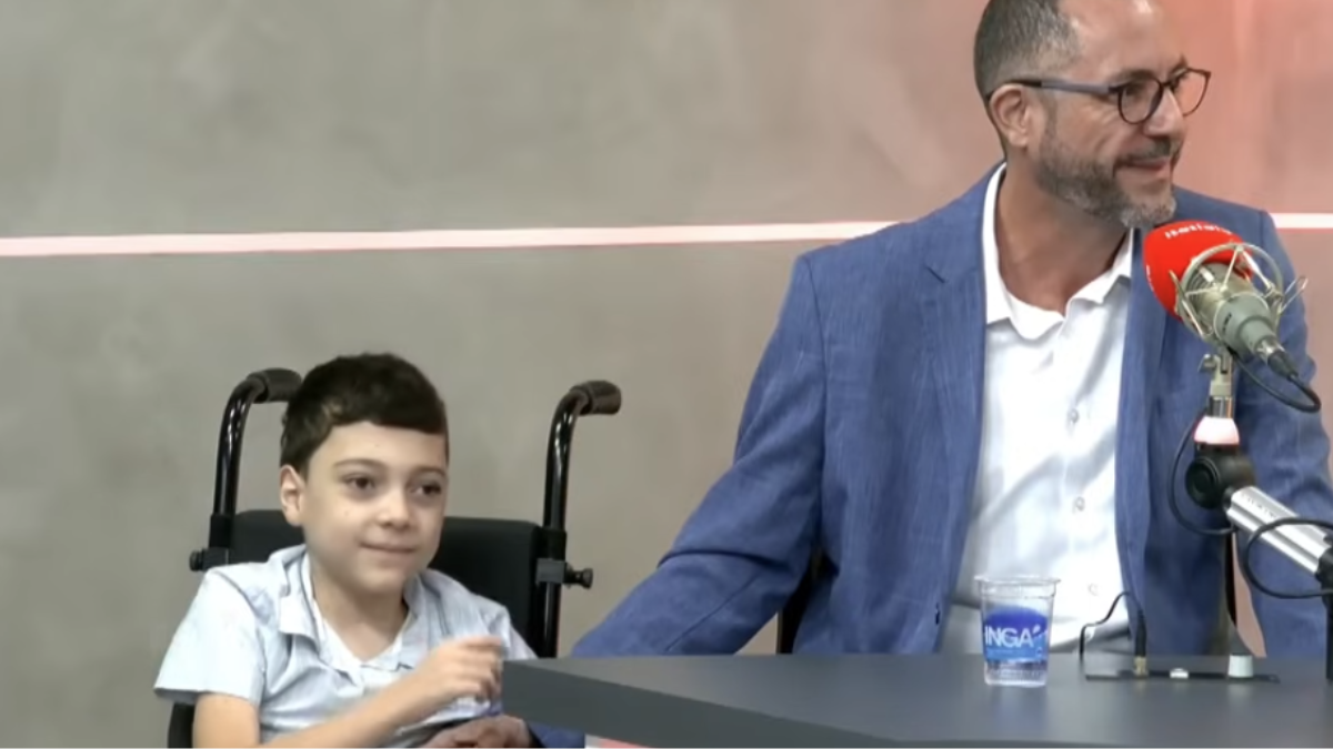 De diagnóstico drástico a sucesso nas passarelas, a história do pequeno Renan Iglesias