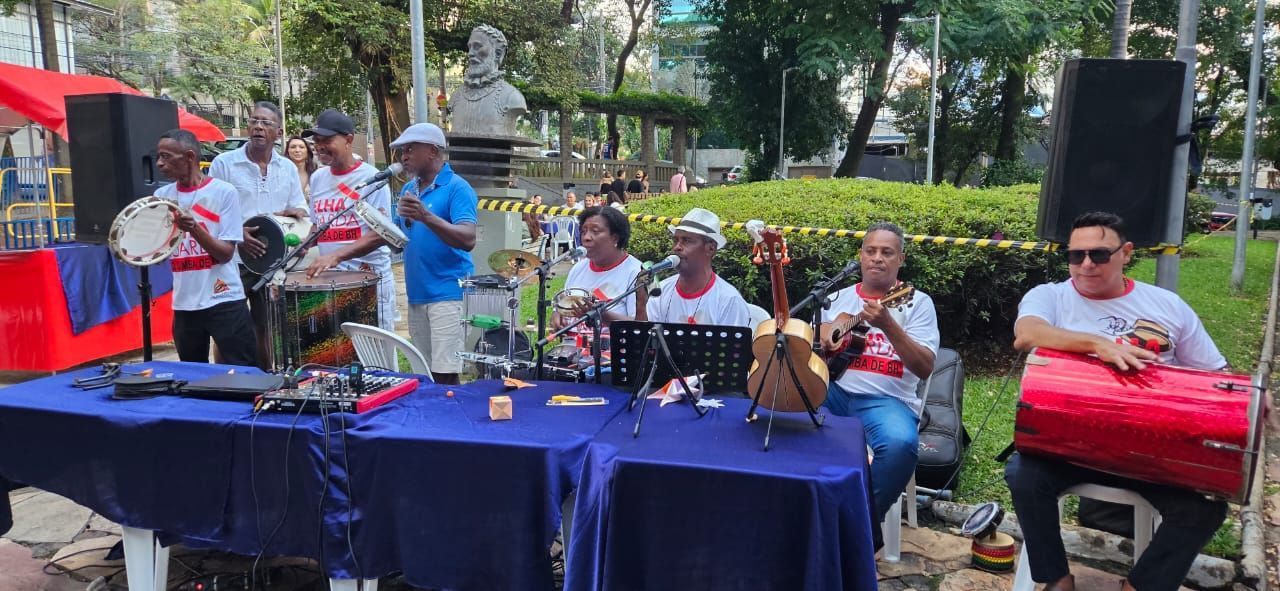 Velha Guarda do Samba de BH ocupa a Praça Marília de Dirceu neste sábado (9)