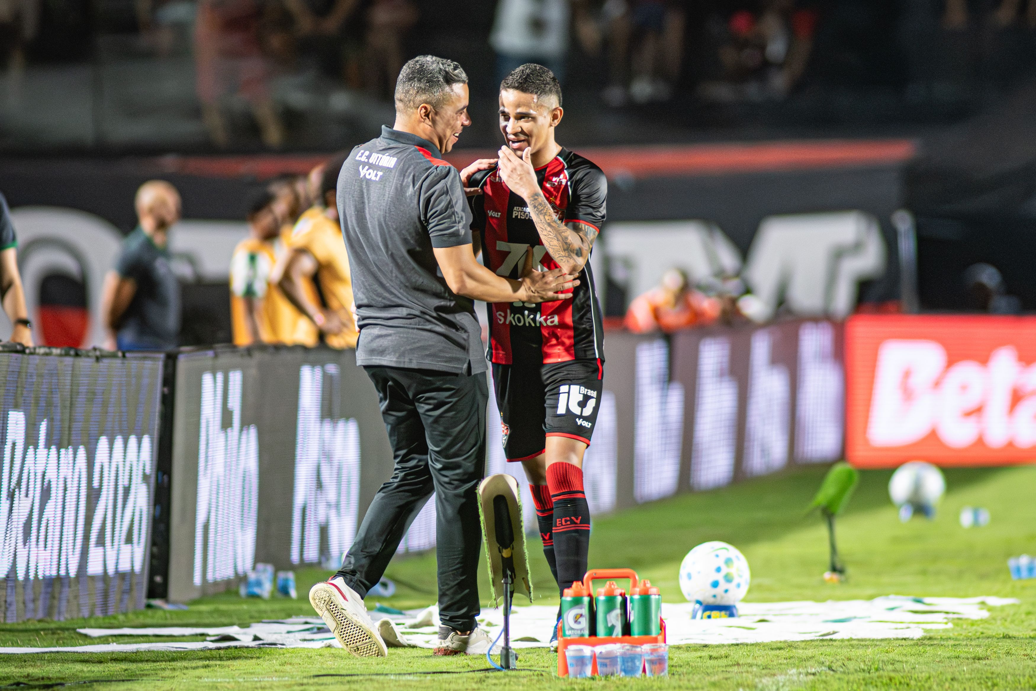 Erick decide para o Vitória de novo, e Jair Ventura se derrete: 'Que chapada'