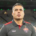 Jair Ventura evita empolgação após goleada do Vitória: 'Mata-mata é tenso'