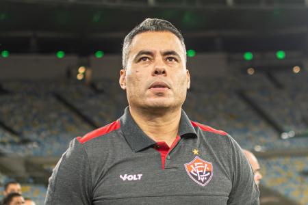 Jair Ventura, técnico do Vitória